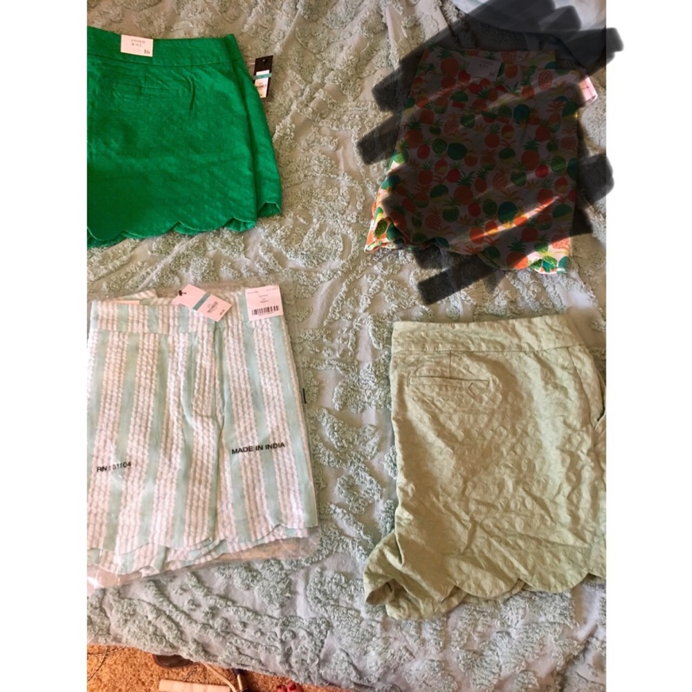 Lot of 4 Scallop Shorts